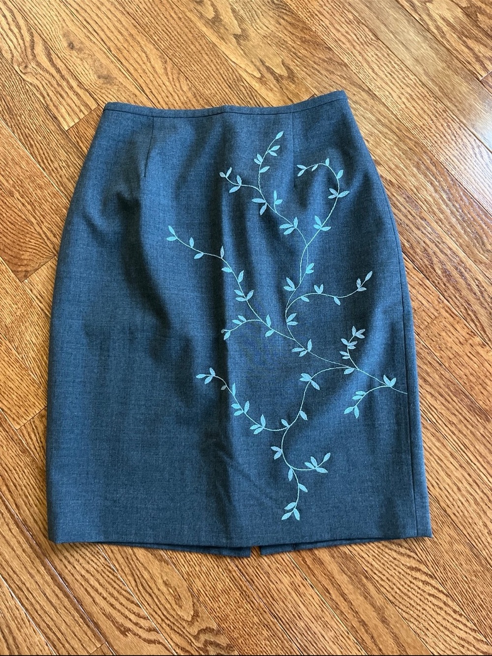 NWOT Ann Taylor wool Pencil Skirt with Floral Embroidery